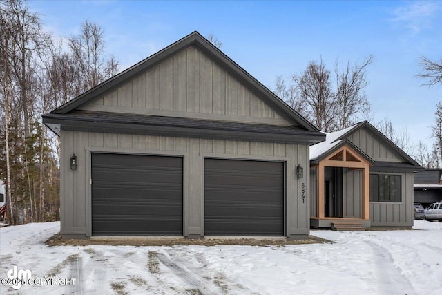 view of front facade with a garage