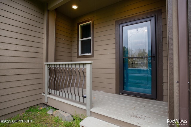 property entrance featuring covered porch