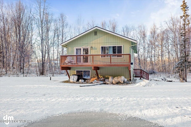 view of front property featuring a deck