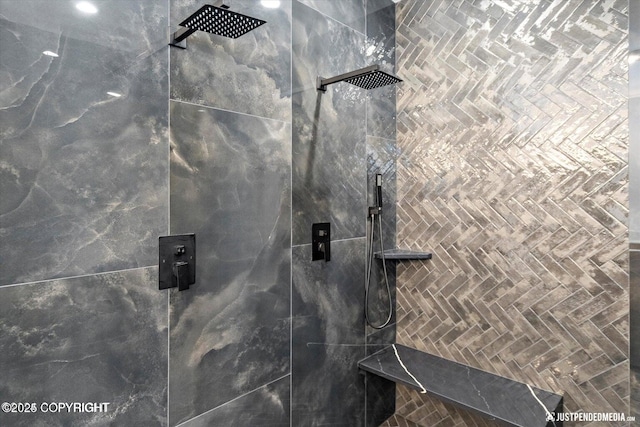 bathroom featuring a tile shower