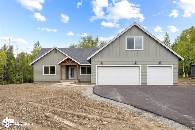 view of front facade featuring a garage