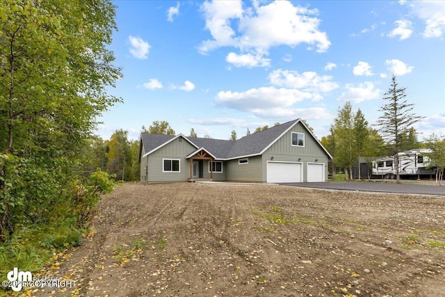 view of front facade featuring a garage