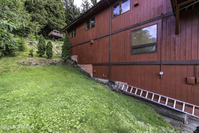 view of side of property featuring a yard