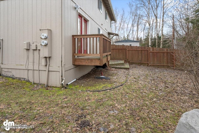 view of side of property featuring a yard