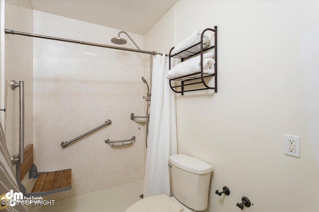 bathroom featuring toilet and a shower with shower curtain