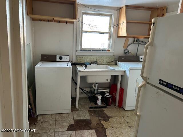 laundry area with washer / clothes dryer