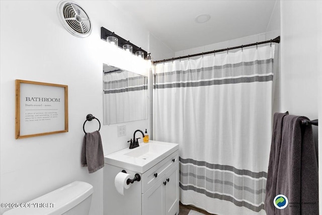 bathroom featuring vanity, a shower with shower curtain, and toilet