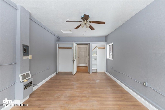 unfurnished bedroom featuring a textured ceiling, light hardwood / wood-style flooring, and ceiling fan