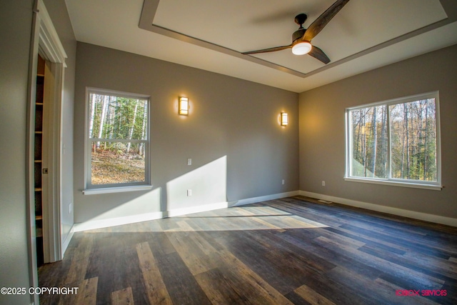 unfurnished room with dark wood-type flooring and ceiling fan