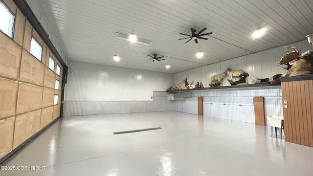 garage featuring ceiling fan