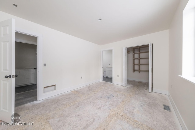 unfurnished bedroom featuring a closet