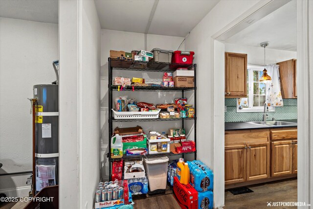 1510 E 40th Ct, Anchorage, AK 99508 - pantry featuring a sink
