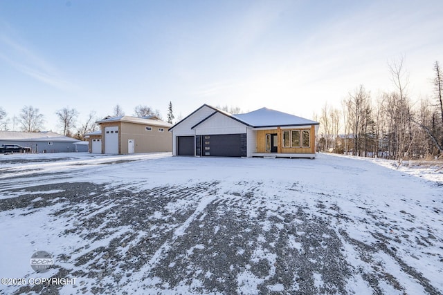 view of front facade featuring a garage