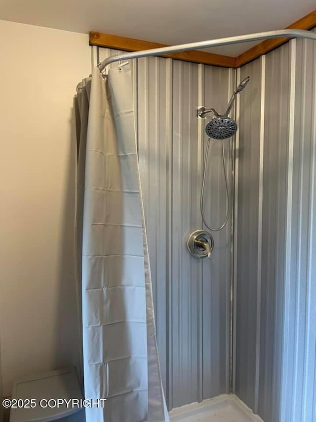 bathroom featuring curtained shower