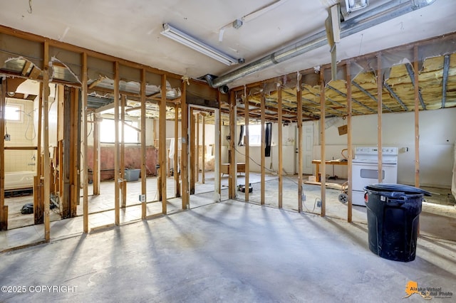 basement with washer / dryer