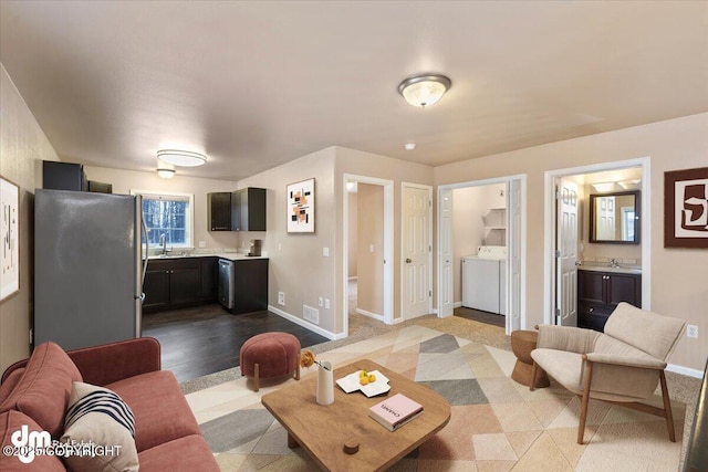 living room with sink and washer and dryer