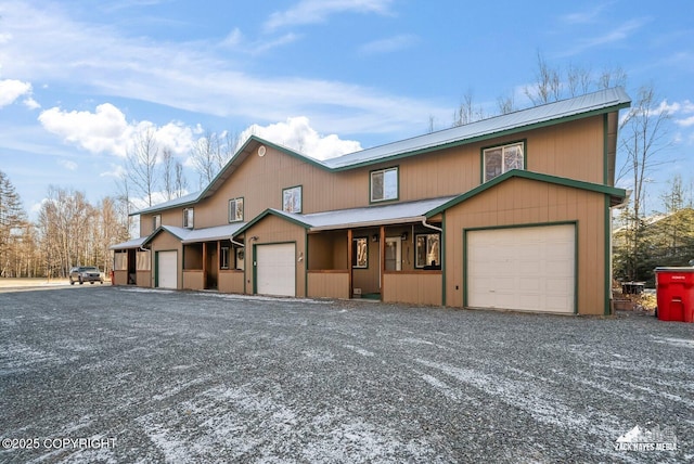 view of front property featuring a garage