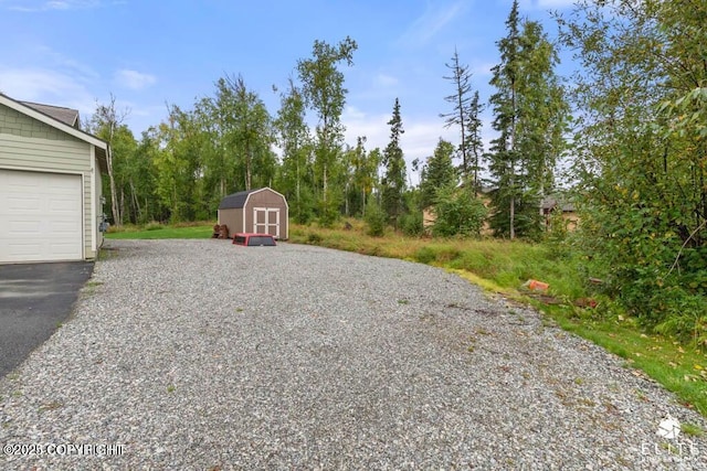 view of yard with a shed