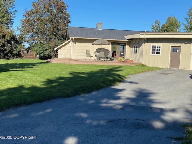 view of front facade featuring a patio area and a front yard