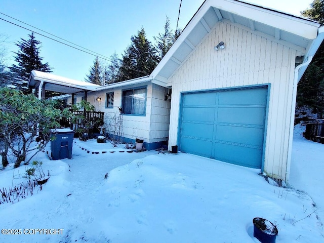 view of front facade with a garage