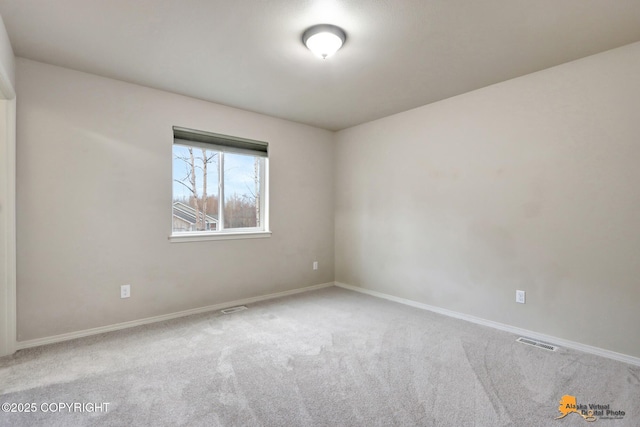 carpeted empty room with baseboards and visible vents