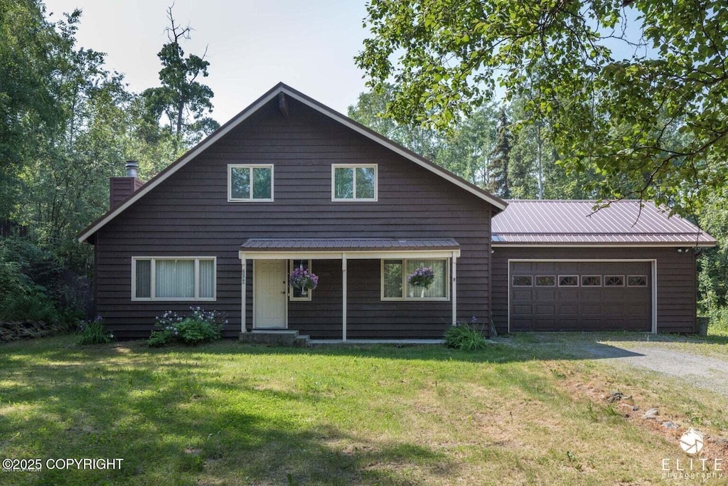 view of front facade featuring a garage and a front lawn