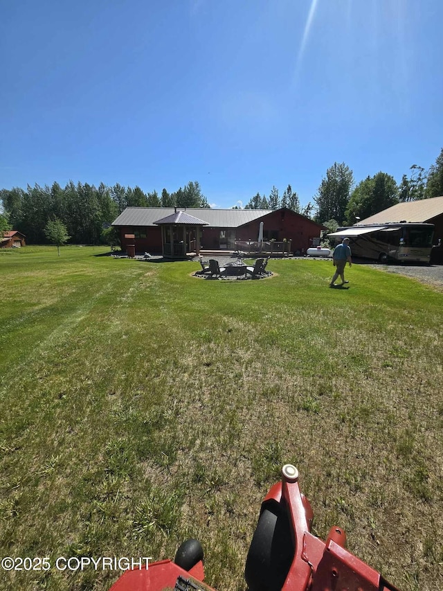 view of yard featuring a fire pit