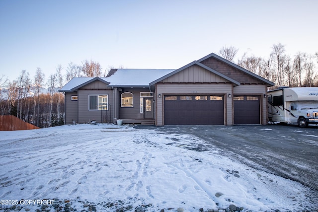 view of front facade with a garage