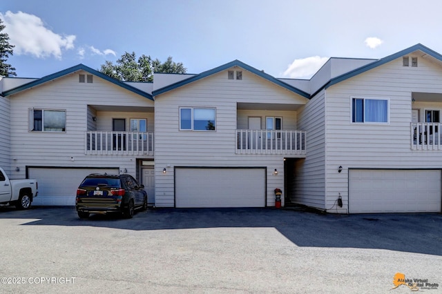 view of front of property featuring a balcony