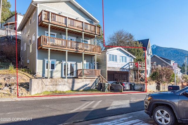 view of front facade featuring a mountain view