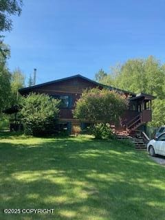 view of front of property featuring a front yard