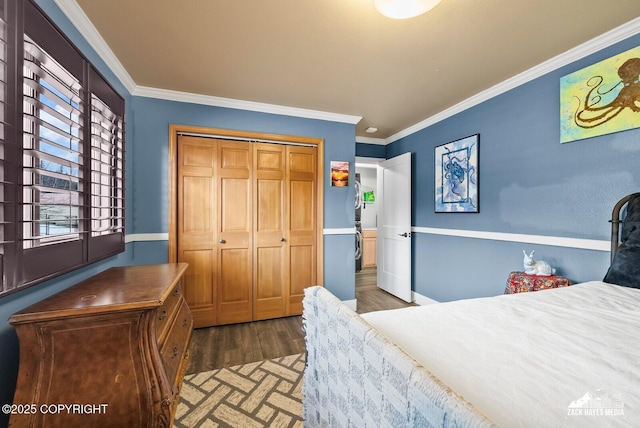 bedroom with crown molding, wood finished floors, and a closet