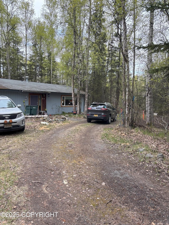 view of front of property featuring driveway