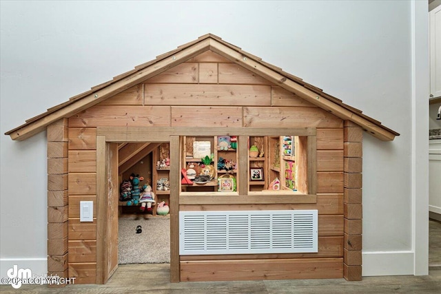 view of outdoor structure featuring an outbuilding