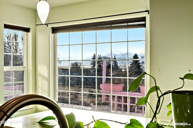 interior details featuring a mountain view