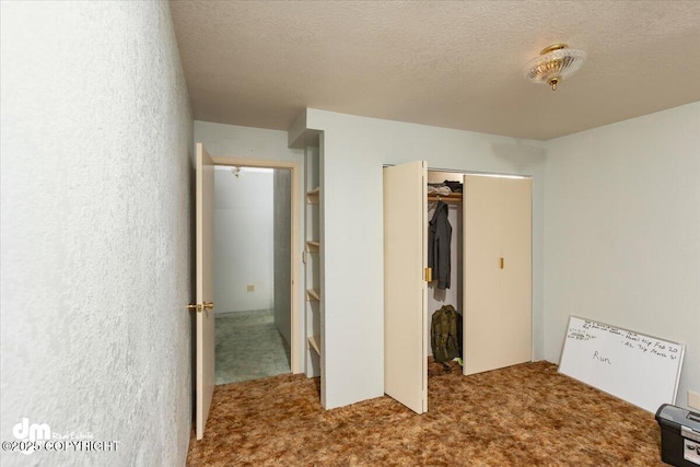 unfurnished bedroom featuring carpet, a closet, and a textured ceiling