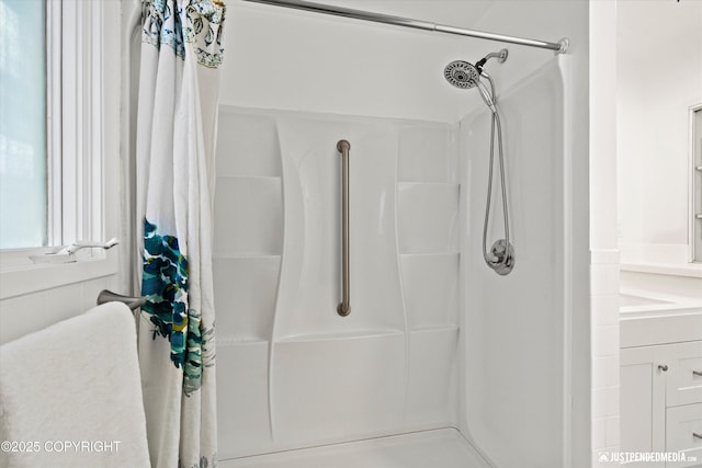 521 N St, Anchorage, AK 99501 - bathroom with a shower with curtain and vanity