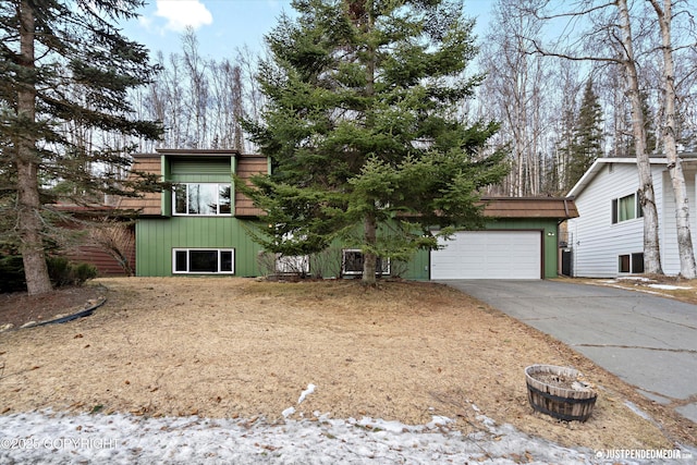 view of front of house featuring driveway