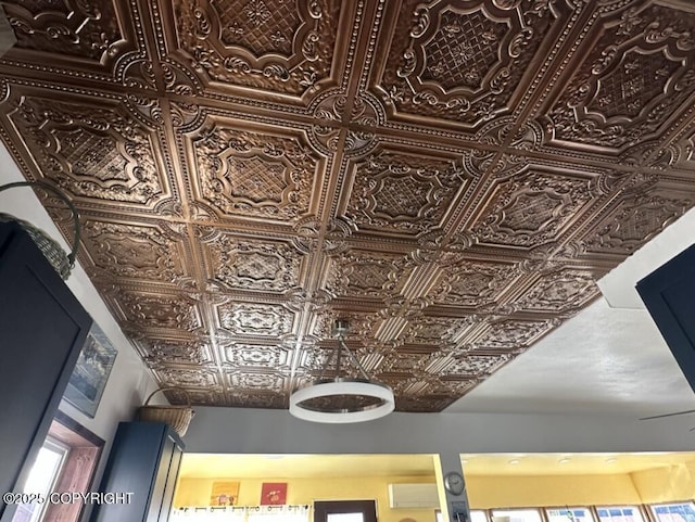 room details featuring an ornate ceiling