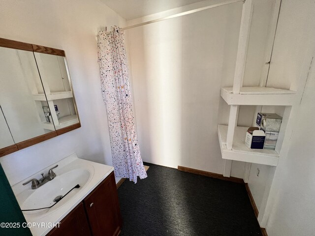 bathroom with a shower with shower curtain and vanity