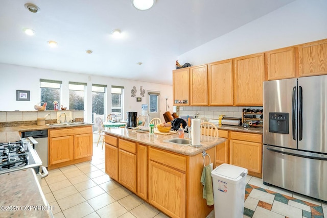 kitchen featuring light tile patterned floors, a sink, backsplash, stainless steel fridge with ice dispenser, and a center island with sink