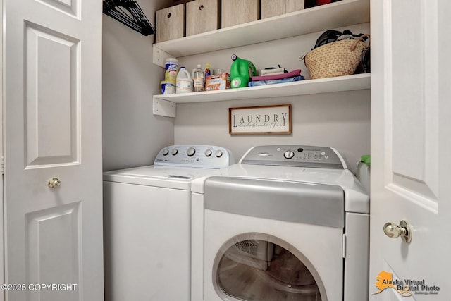 laundry room with laundry area and washing machine and dryer