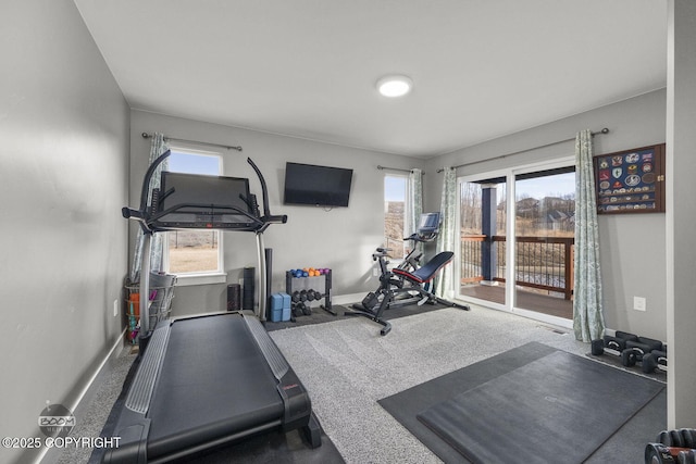 exercise room with carpet flooring and baseboards