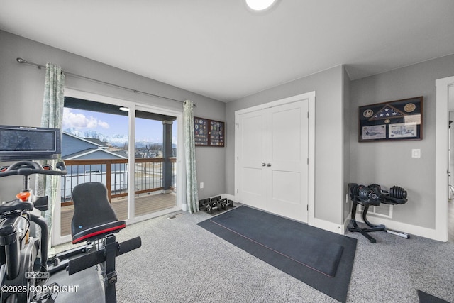 exercise room featuring carpet flooring and baseboards