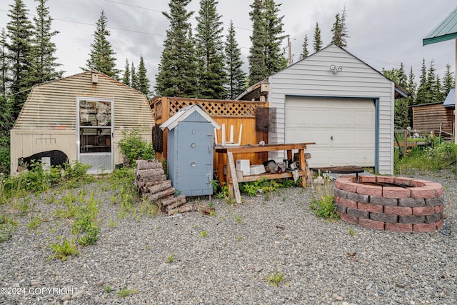 view of yard with an outbuilding and gravel driveway