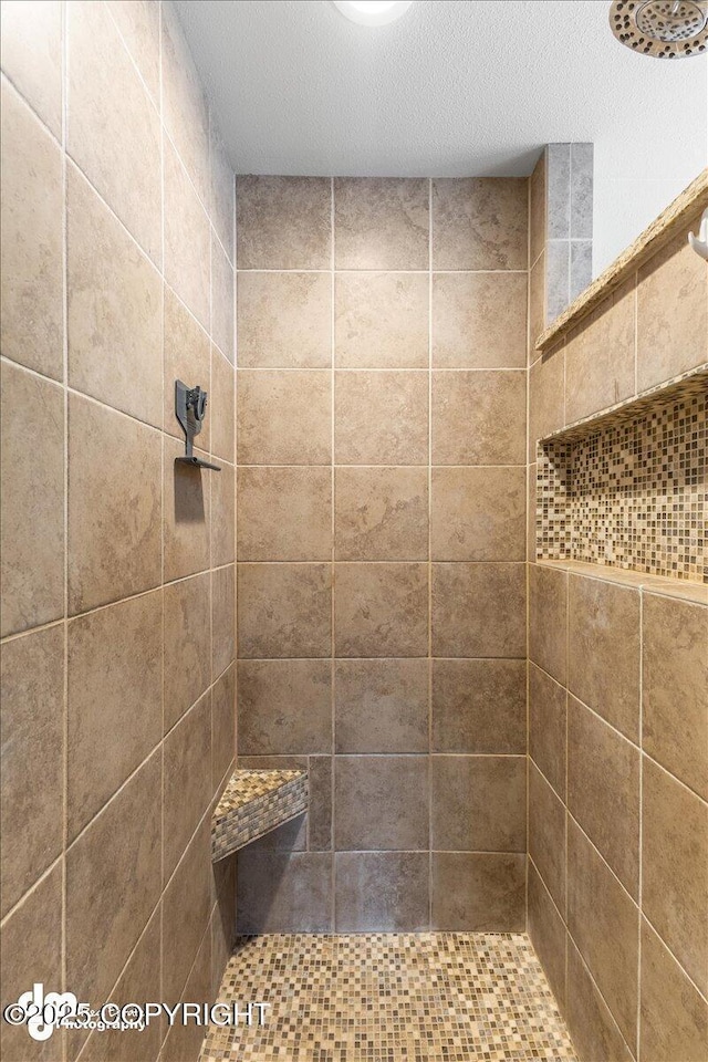 full bathroom featuring tiled shower