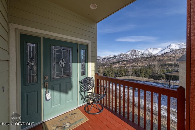 property entrance featuring a mountain view