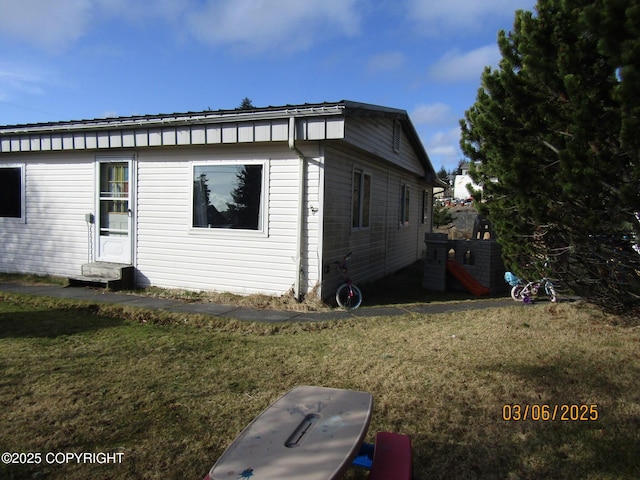 view of side of property featuring a yard