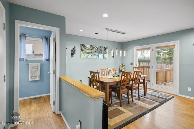 dining space with recessed lighting, visible vents, baseboards, and light wood-style flooring