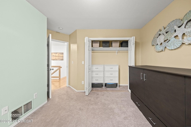 bedroom featuring visible vents, carpet floors, baseboards, and a closet